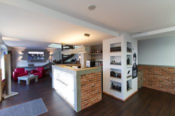 Charisma Barber Shop – Blick in den Wartebereich
