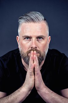 Charisma meets Barber Shop, männlich gepflegt